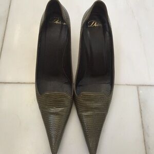 Heel pointe Delman shoe